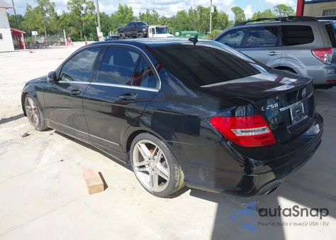 2013 Mercedes-Benz C 250 Sport из США, поврежденный, VIN WDDGF4HB4DR264775